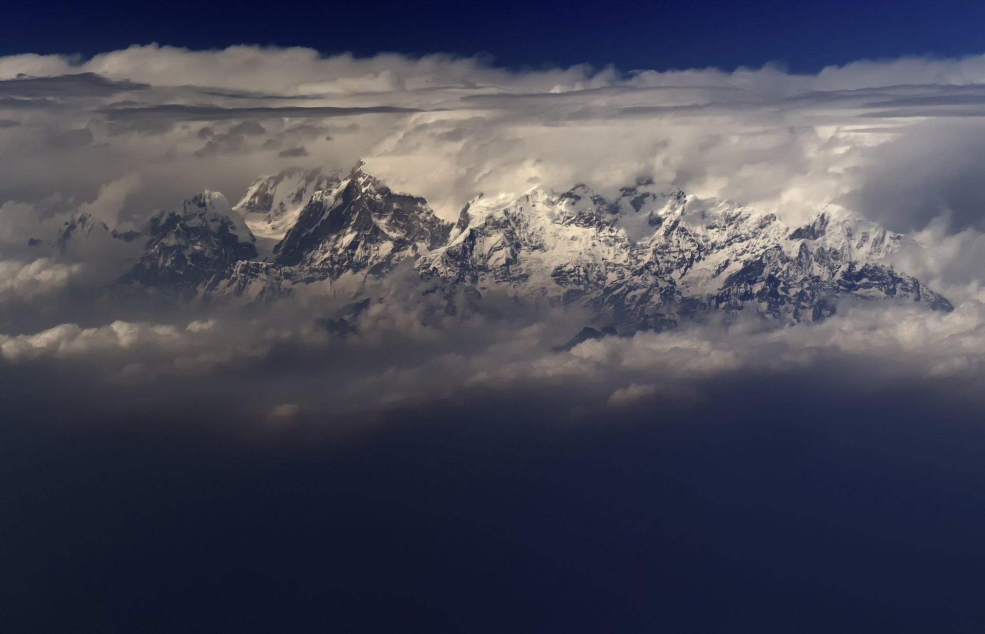 montagnes nuages ciel