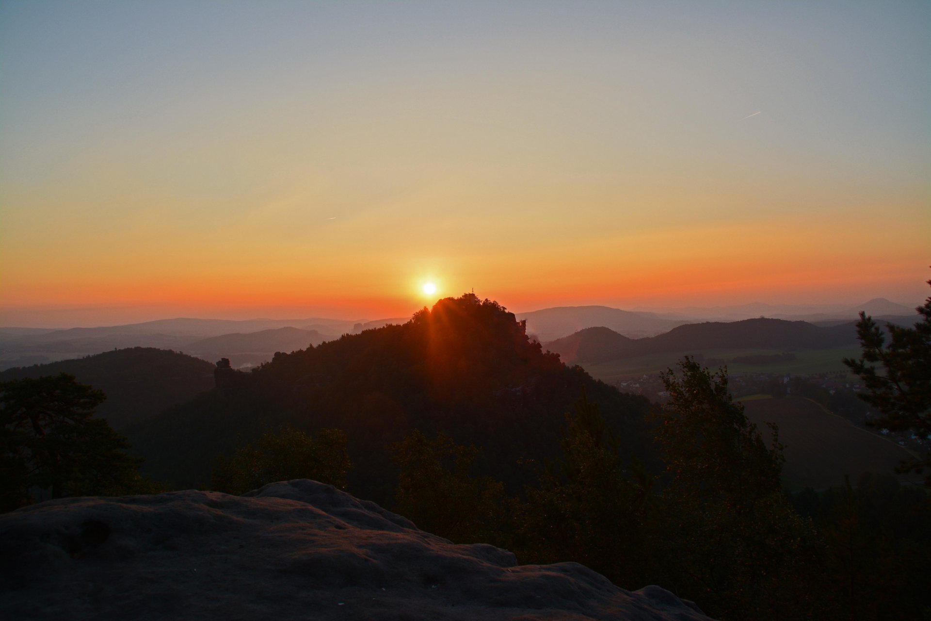 montañas sol amanecer