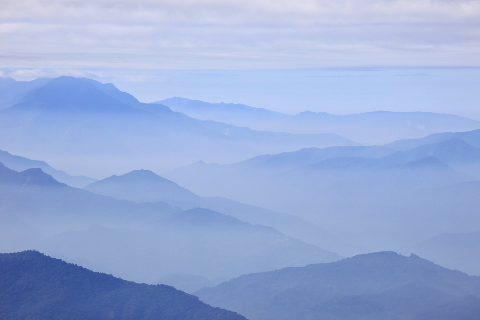 vista colline nebbia nuvole