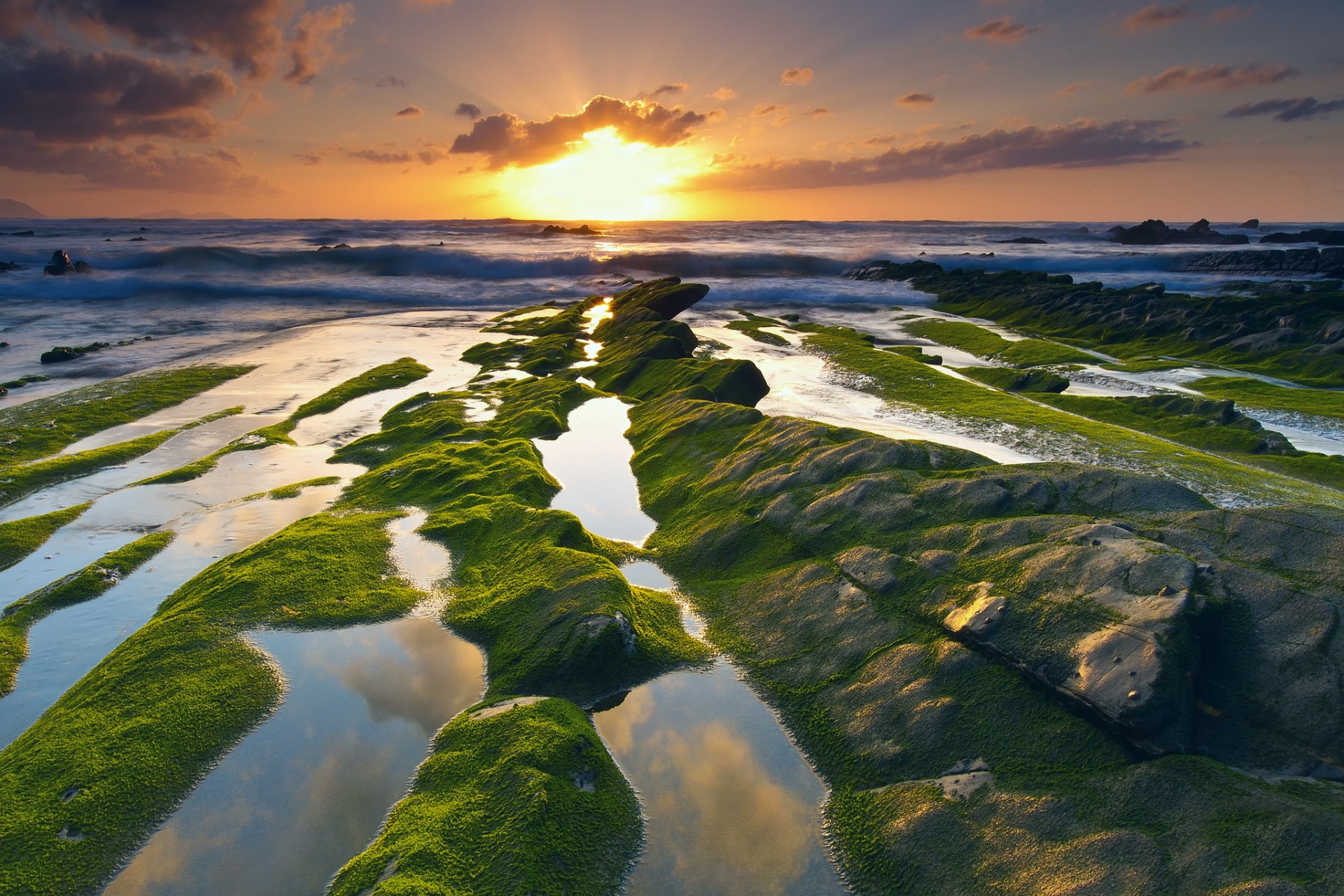 spanien barrique himmel sonne licht wolken meer felsen steine moos belichtung wellen wasser