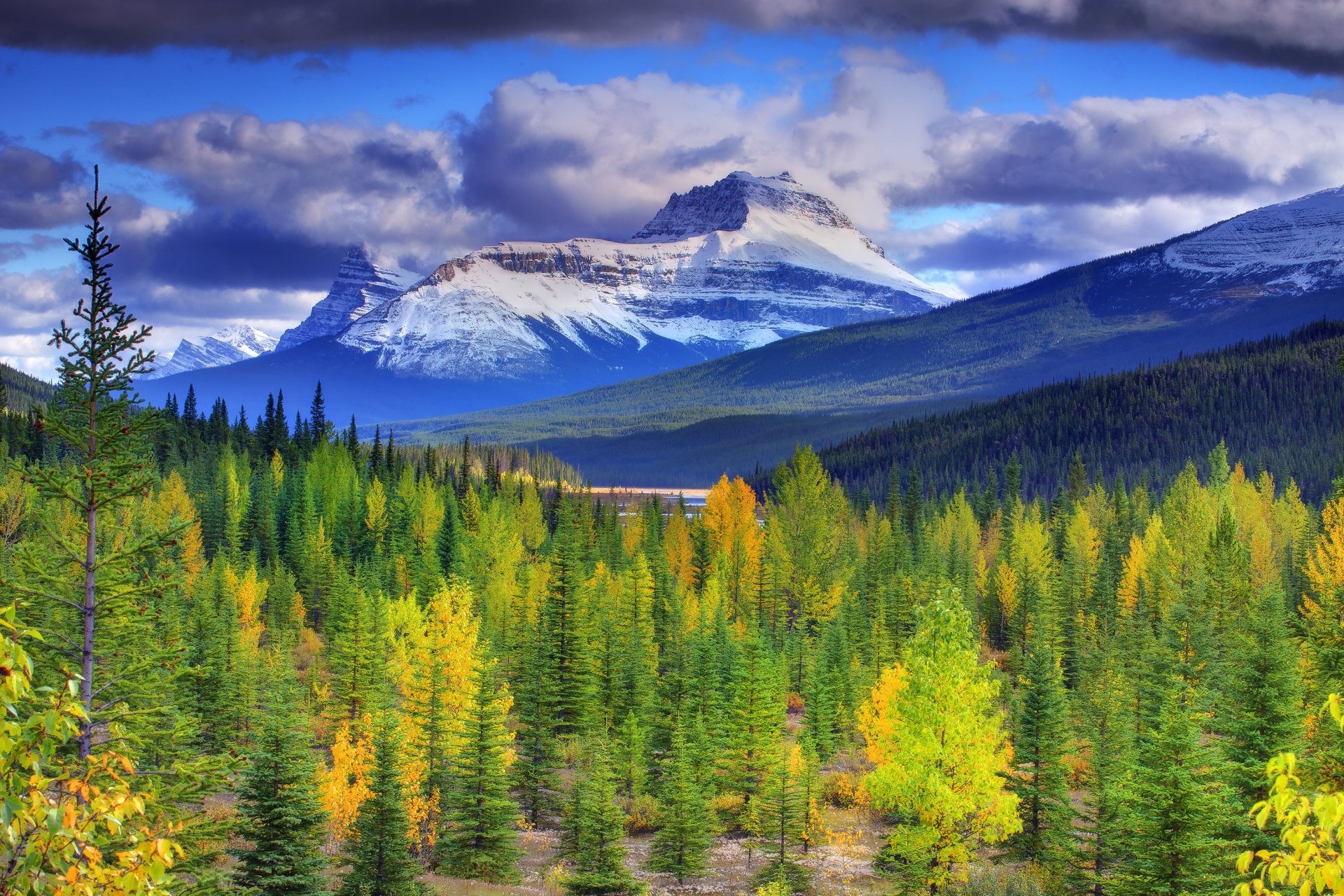 parco nazionale di banff alberta canada autunno neve lago montagne cielo foresta alberi