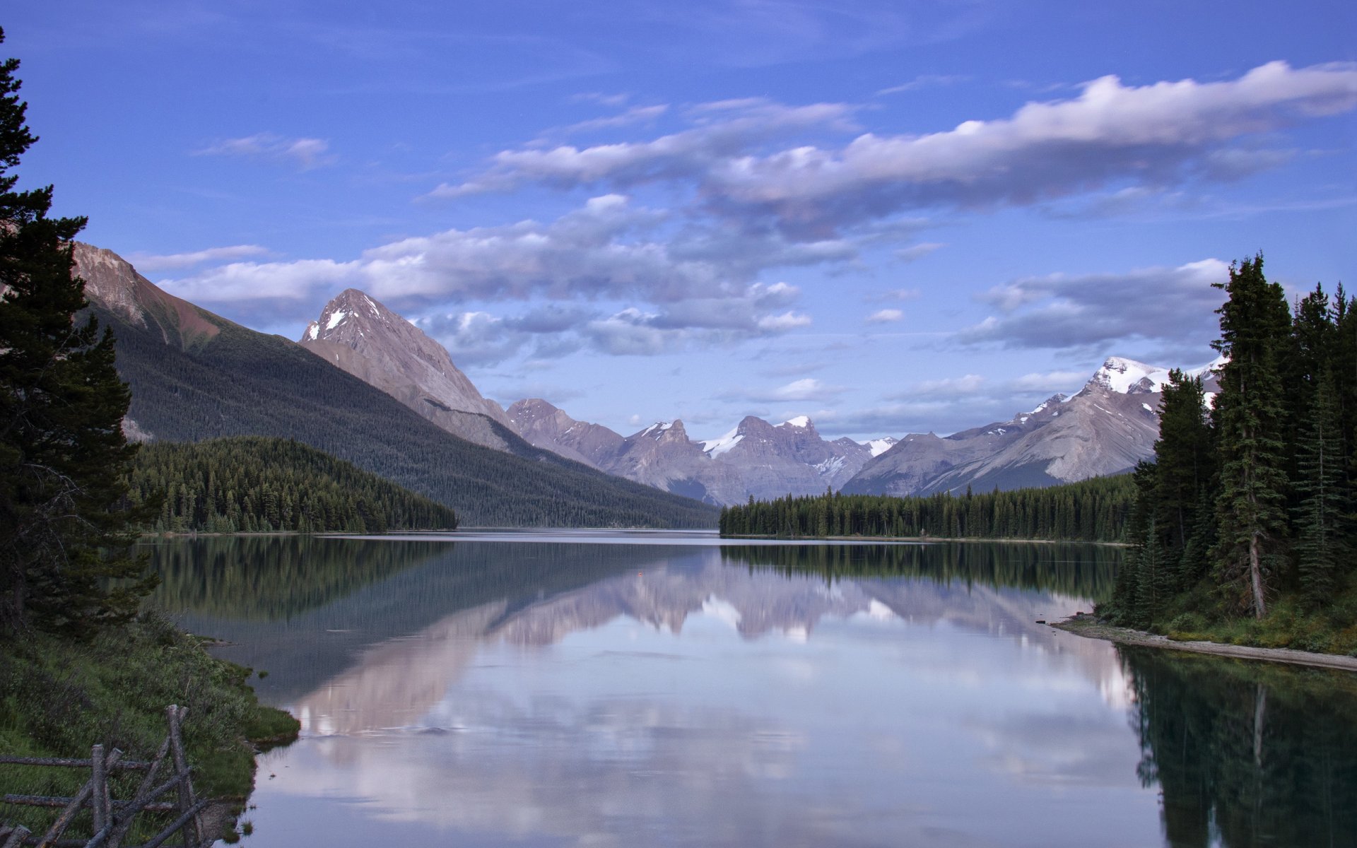 montagnes forêt lac