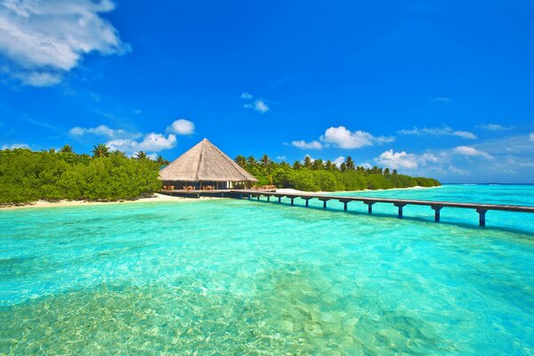 Ciel bleu aux Maldives