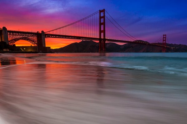 Golden Gate de San Francisco au coucher du soleil