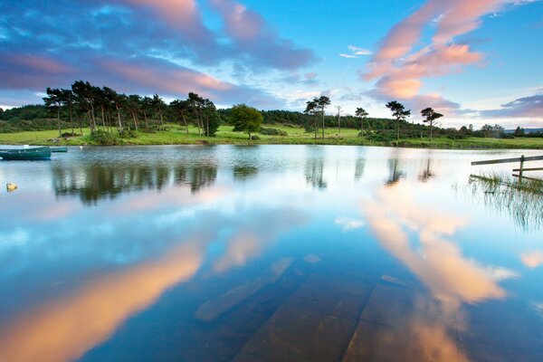 Sommerlandschaft Wolken im Wasser»