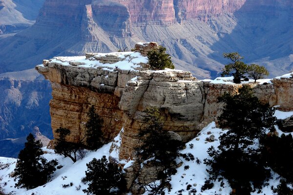 Foto montañas de invierno rocas
