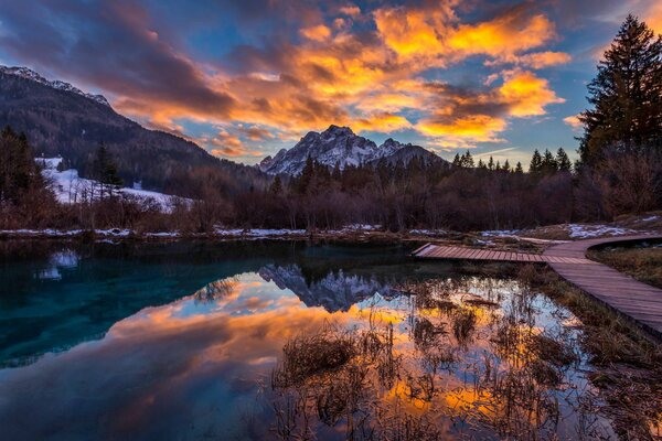 Eslovenia. Cielo y nubes al atardecer